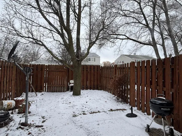 $2,000 | 128 South Hale Avenue, Bartlett, IL 60103