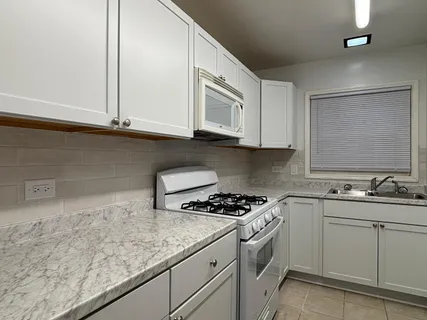 $1,950 | 128 South Hale Avenue, Bartlett, IL 60103