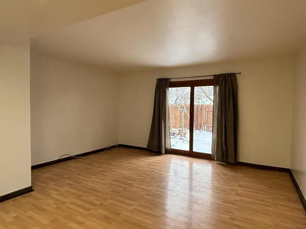 $1,950 | 128 South Hale Avenue, Bartlett, IL 60103
