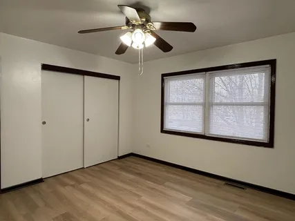 $1,950 | 128 South Hale Avenue, Bartlett, IL 60103