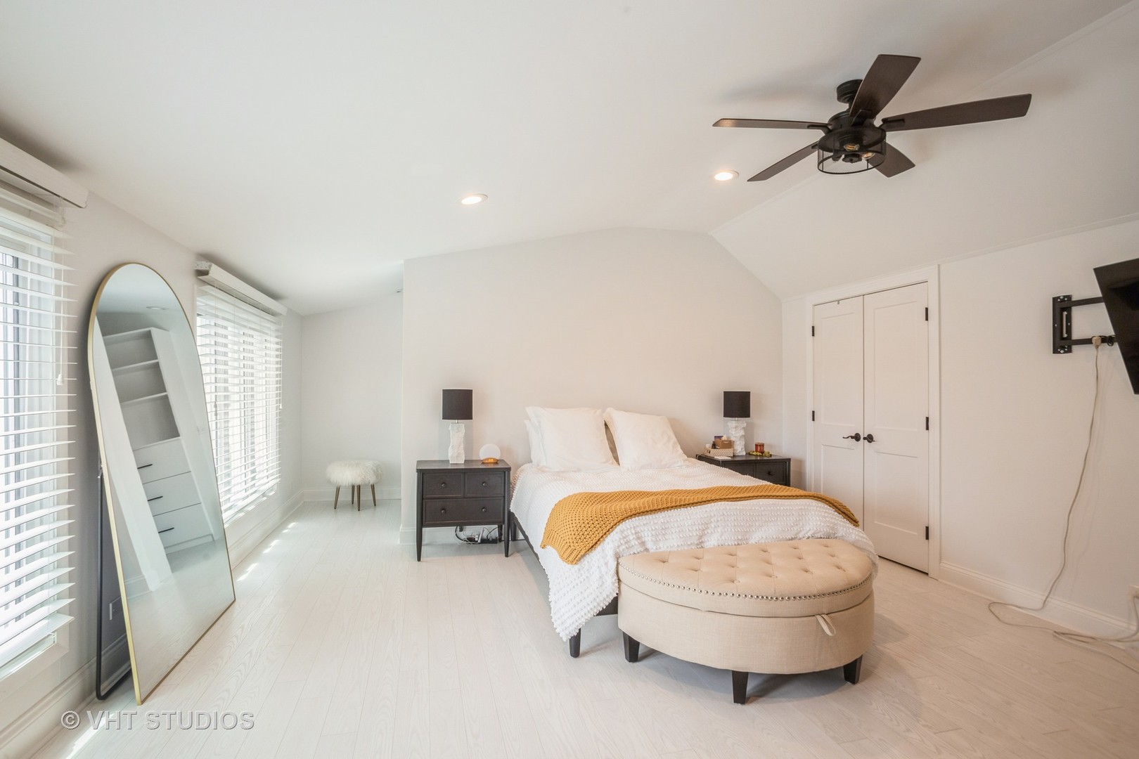 6140 Ruby Street Rosemont, IL 60018 - Photo 6 of 10