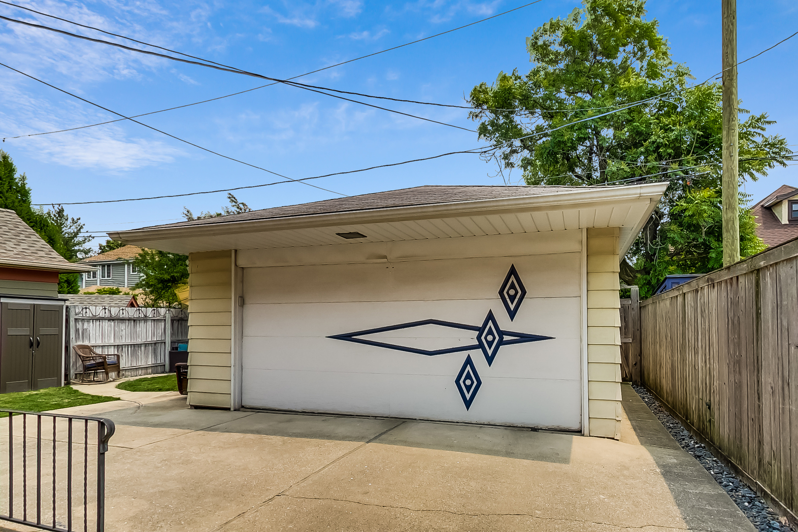3609 North Harding Avenue Chicago, IL 60618 - Photo 35 of 41 a view of a garage