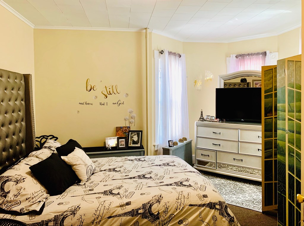 62 Waverly Street Springfield, MA 01107 - Photo 4 of 9 Gallery Image 4