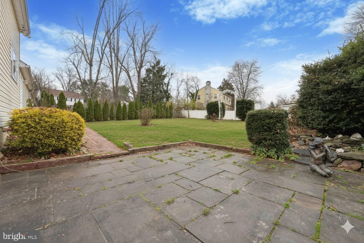440 Rittenhouse Boulevard Jeffersonville, PA 19403 - Photo 40 of 45 a view of a park with large trees