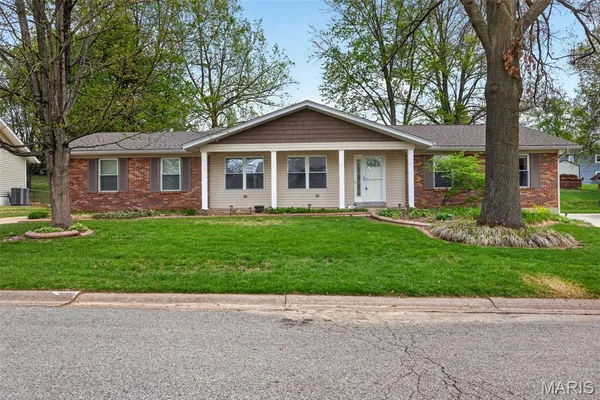 $335,000 | 24 Parkwood Drive, St. Peters, MO 63376