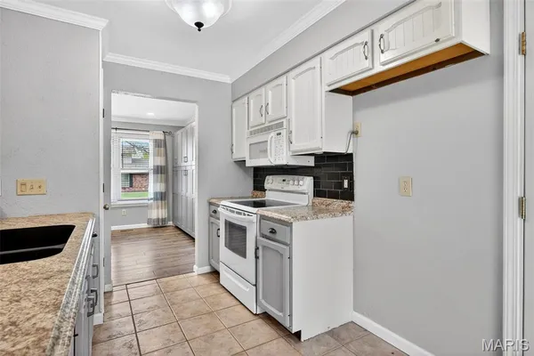 $335,000 | 24 Parkwood Drive, St. Peters, MO 63376