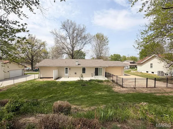 $335,000 | 24 Parkwood Drive, St. Peters, MO 63376