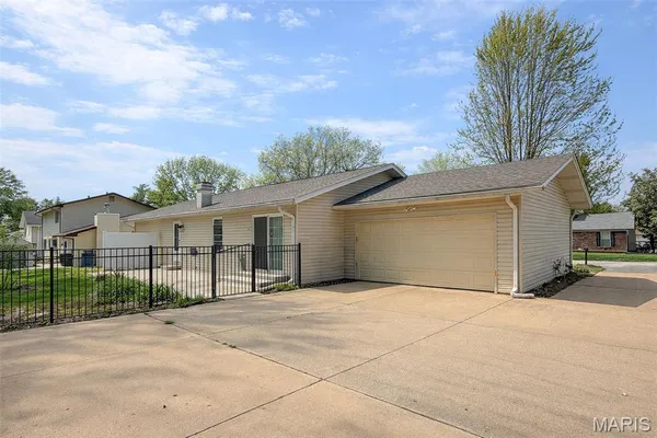 $335,000 | 24 Parkwood Drive, St. Peters, MO 63376