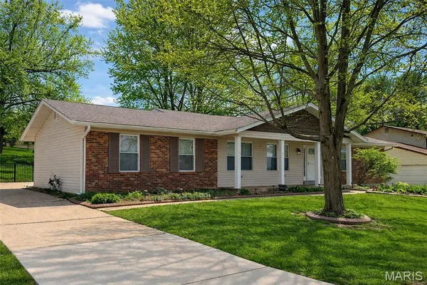 $335,000 | 24 Parkwood Drive, St. Peters, MO 63376