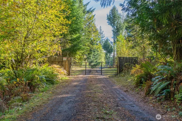 $460,000 | 17328 Mulqueen Road Southeast, Rainier, WA 98576