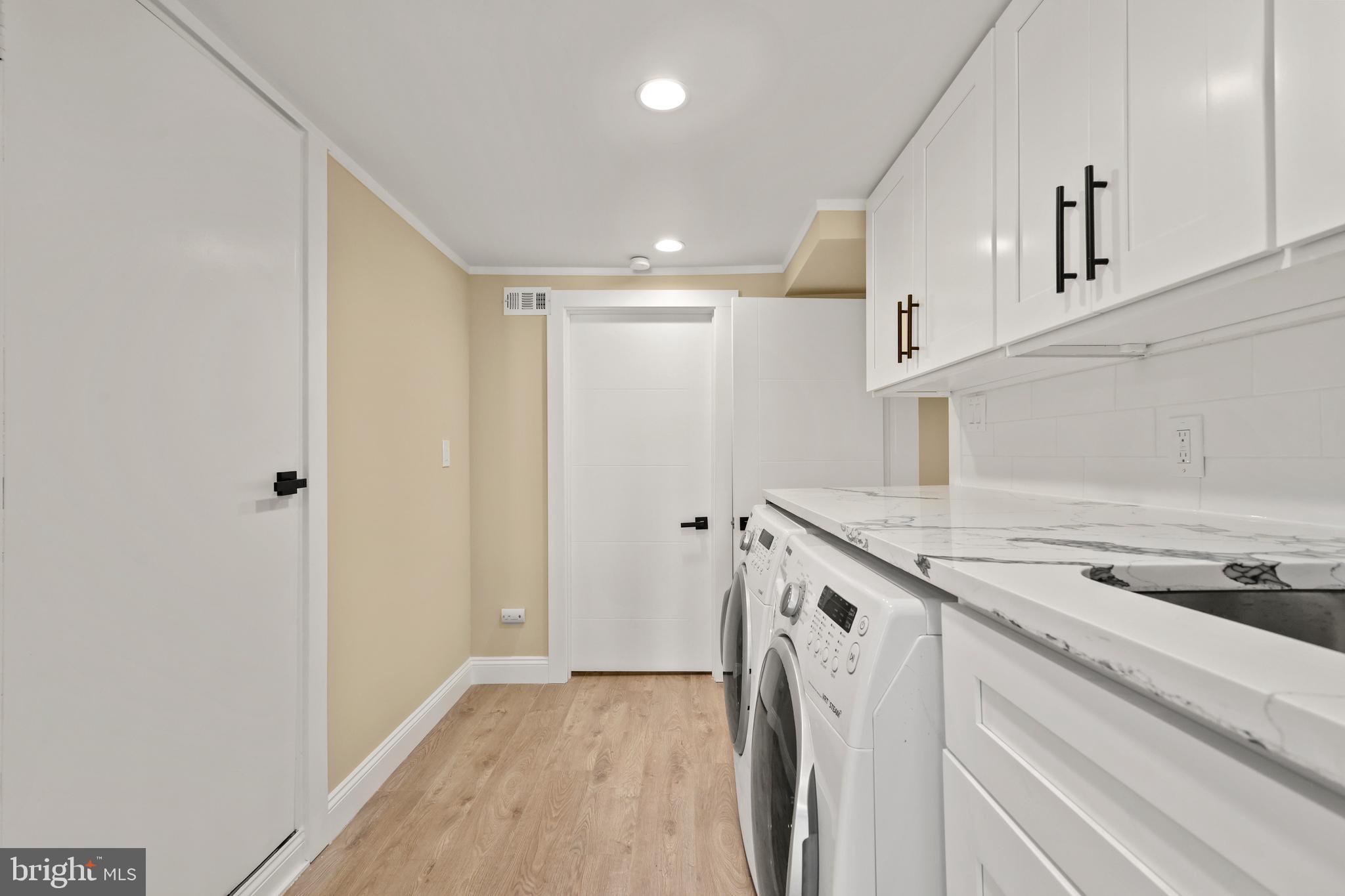 602 Wanamaker Road Jenkintown, PA 19046 - Photo 28 of 39 a kitchen with a stove and a refrigerator