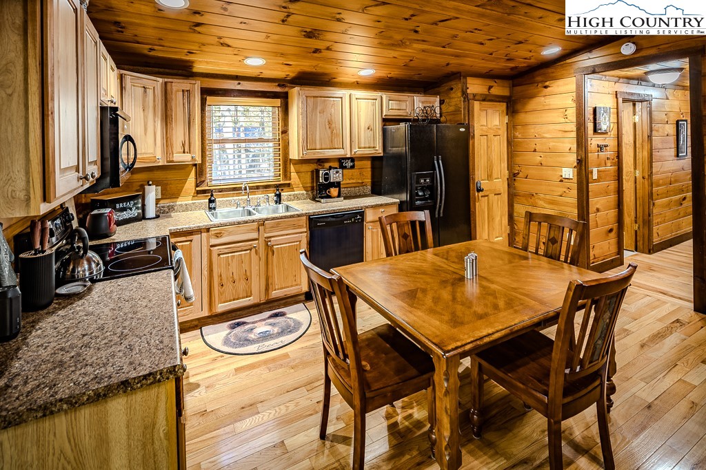 719 Pine Ridge Road Beech Mountain, NC 28604 - Photo 10 of 32 Gallery Image 10