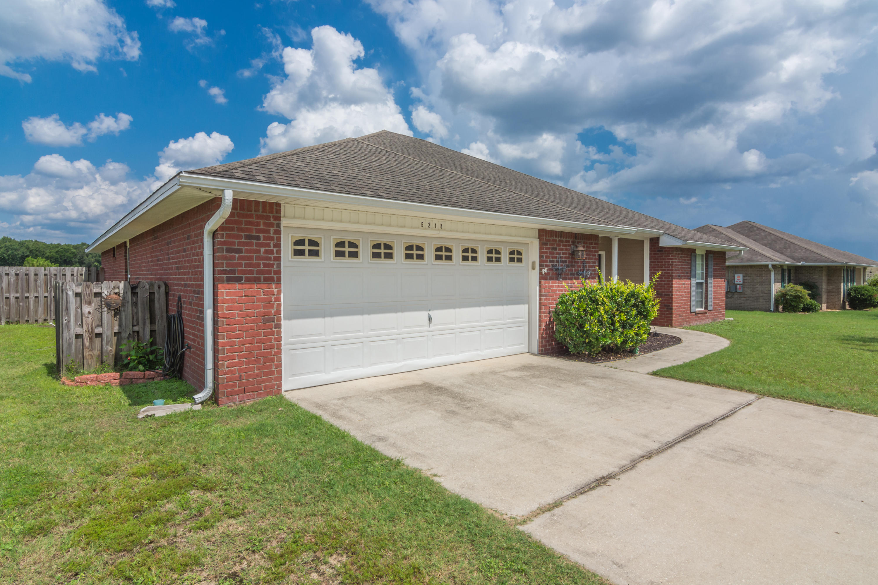 5215 Moore Loop Crestview, FL 32536 - Photo 2 of 31 Gallery Image 2