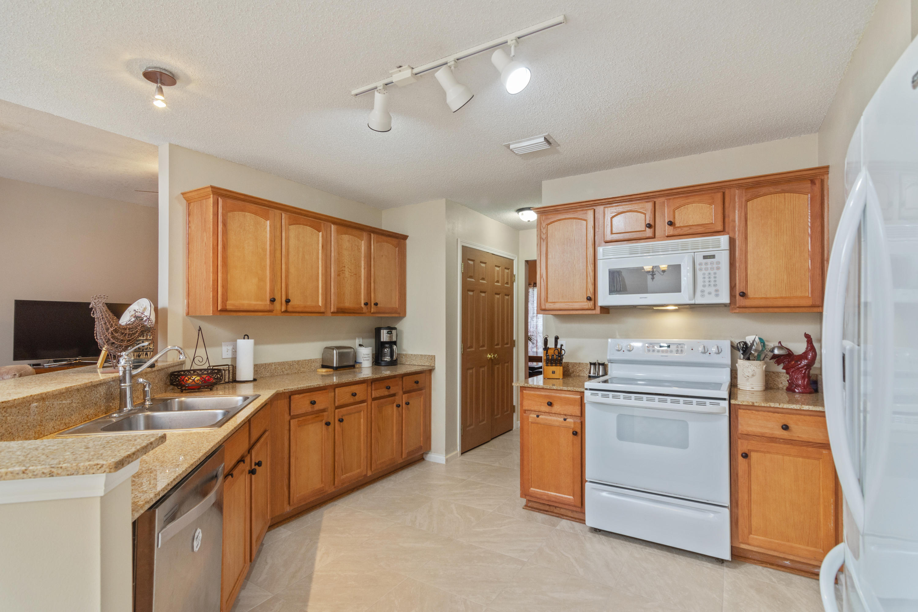 5215 Moore Loop Crestview, FL 32536 - Photo 11 of 31 Gallery Image 11