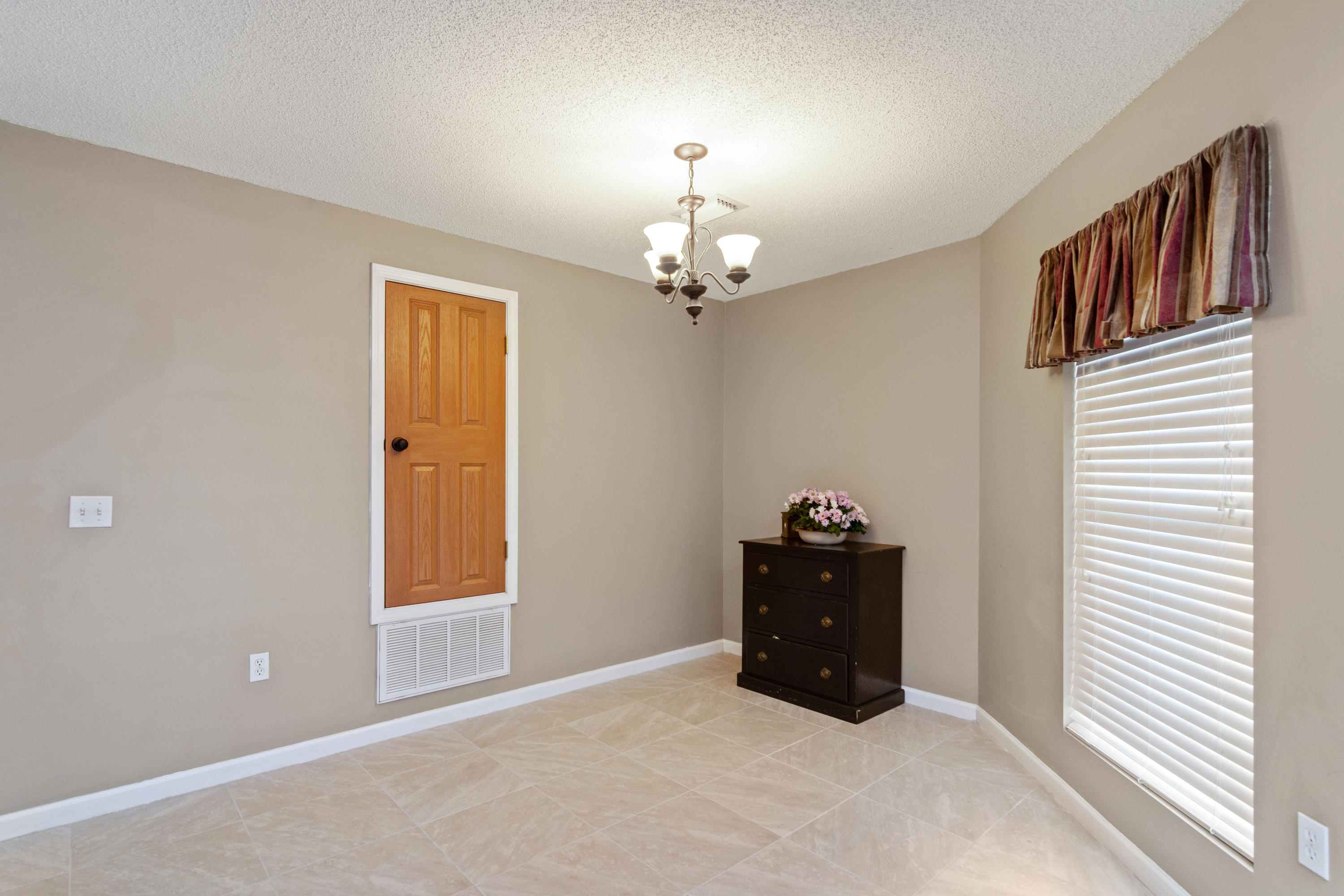 5215 Moore Loop Crestview, FL 32536 - Photo 9 of 31 Gallery Image 9