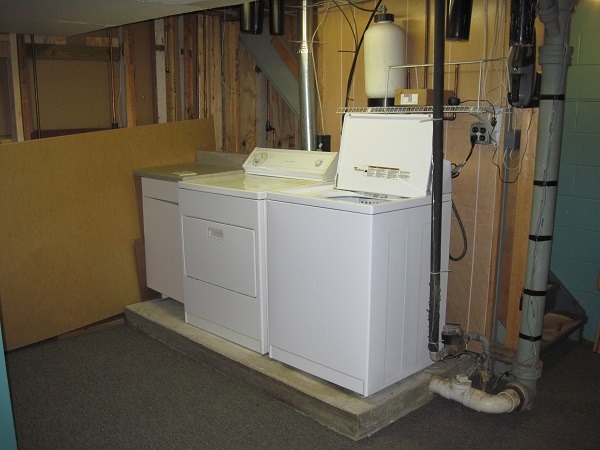 354 Cleveland Avenue Rochelle, IL 61068 - Photo 21 of 22 a utility room with dryer and washer