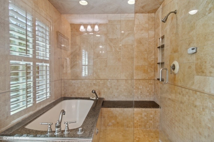 433 Signal Hill Road North Barrington, IL 60010 - Photo 24 of 44 a bathroom with a tub a sink and a shower