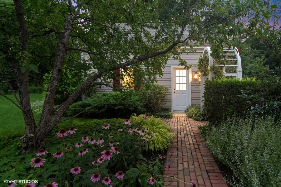 433 Signal Hill Road North Barrington, IL 60010 - Photo 36 of 44 a front view of a house with a yard