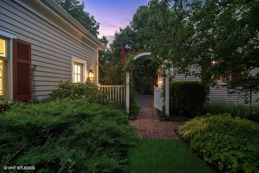 433 Signal Hill Road North Barrington, IL 60010 - Photo 37 of 44 a view of a house with a yard and plants