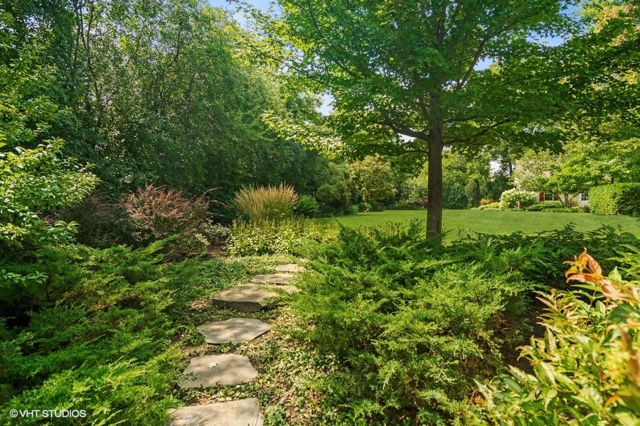 433 Signal Hill Road North Barrington, IL 60010 - Photo 39 of 44 a view of a garden with a tree