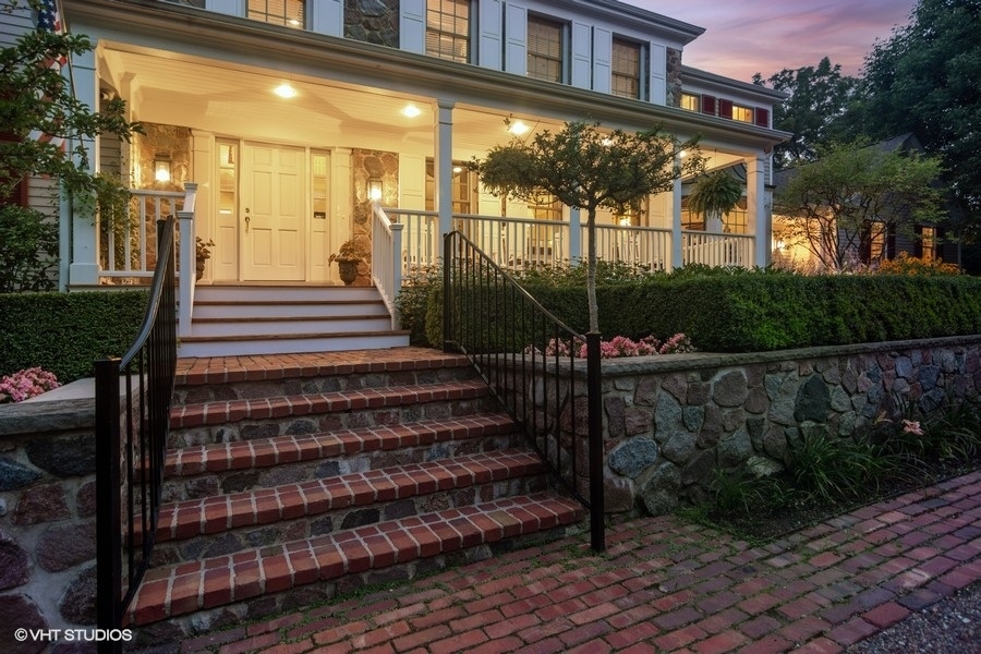 433 Signal Hill Road North Barrington, IL 60010 - Photo 42 of 44 a view of a pathway of a building