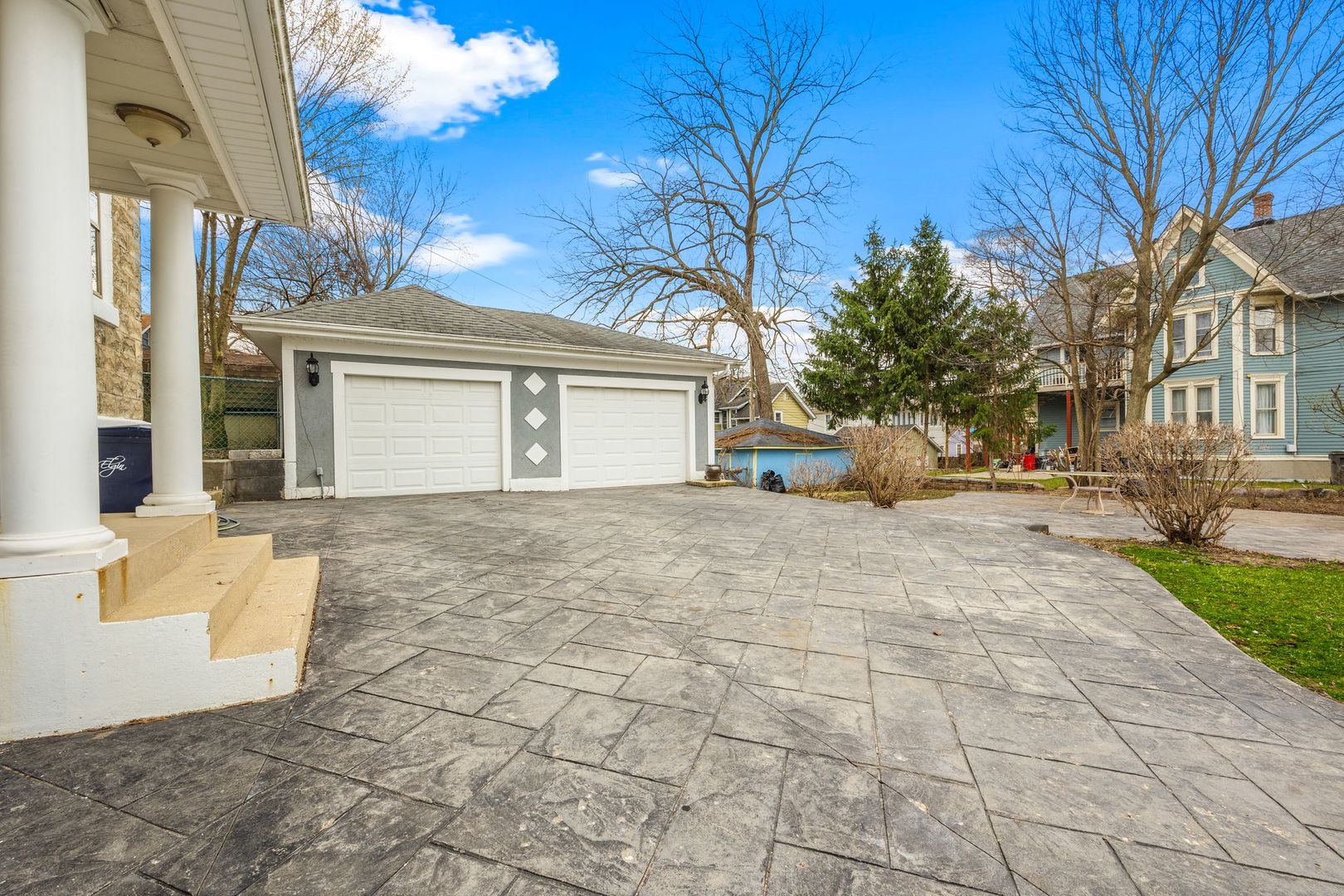 439 Park Street Elgin, IL 60120 - Photo 17 of 20 a front view of a house with garden