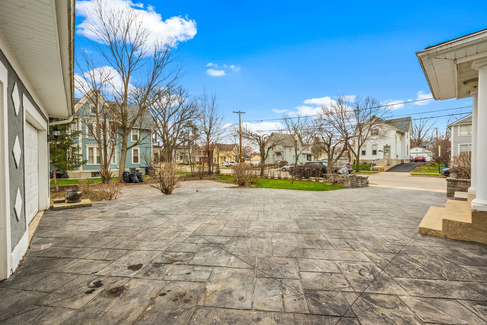 439 Park Street Elgin, IL 60120 - Photo 18 of 20 a view of road with card