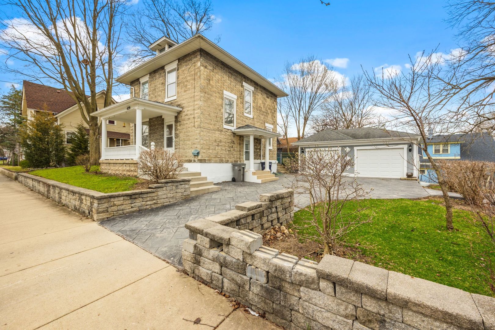 439 Park Street Elgin, IL 60120 - Photo 2 of 20 a front view of a house with garden
