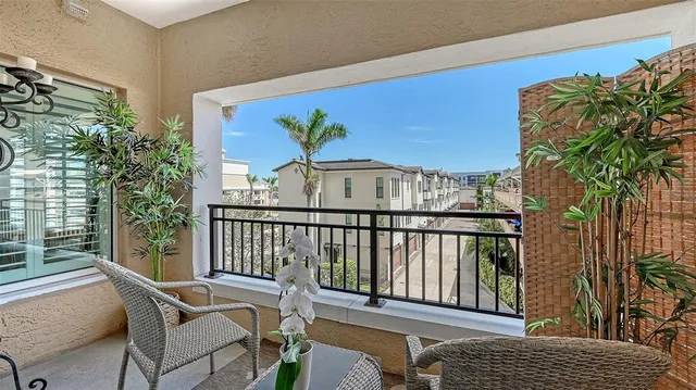 $519,500 | 750 North Tamiami Trail, Unit 304, Sarasota, FL 34236