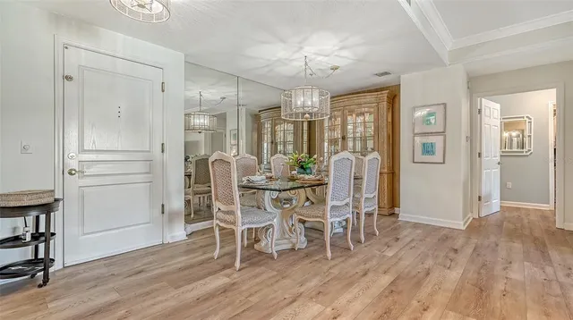 $519,500 | 750 North Tamiami Trail, Unit 304, Sarasota, FL 34236