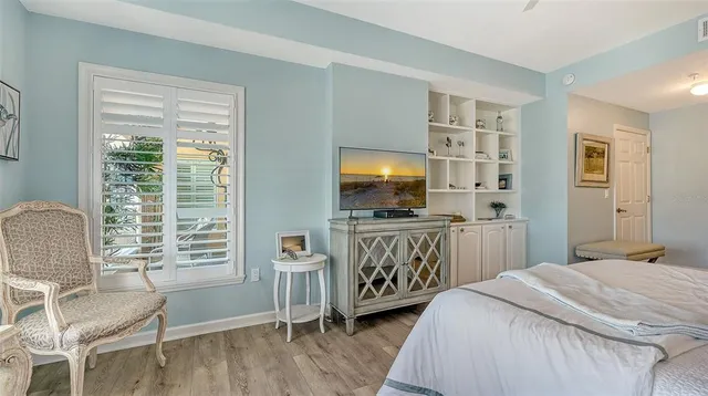 $519,500 | 750 North Tamiami Trail, Unit 304, Sarasota, FL 34236