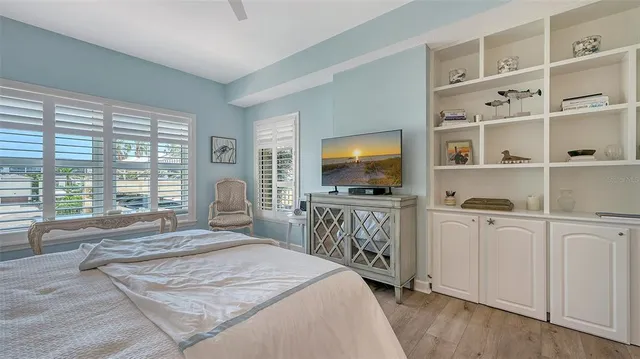 $519,500 | 750 North Tamiami Trail, Unit 304, Sarasota, FL 34236