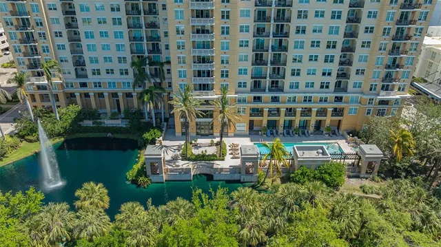 $519,500 | 750 North Tamiami Trail, Unit 304, Sarasota, FL 34236