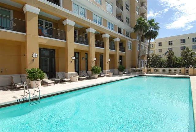 $519,500 | 750 North Tamiami Trail, Unit 304, Sarasota, FL 34236