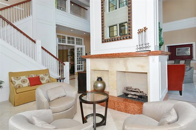 $519,500 | 750 North Tamiami Trail, Unit 304, Sarasota, FL 34236