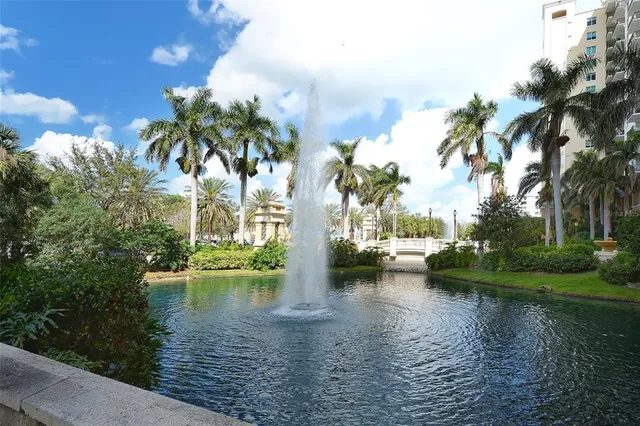 $519,500 | 750 North Tamiami Trail, Unit 304, Sarasota, FL 34236