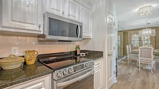 $519,500 | 750 North Tamiami Trail, Unit 304, Sarasota, FL 34236