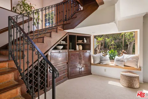 $2,195,000 | 19805 Valley View Drive, Topanga, CA 90290