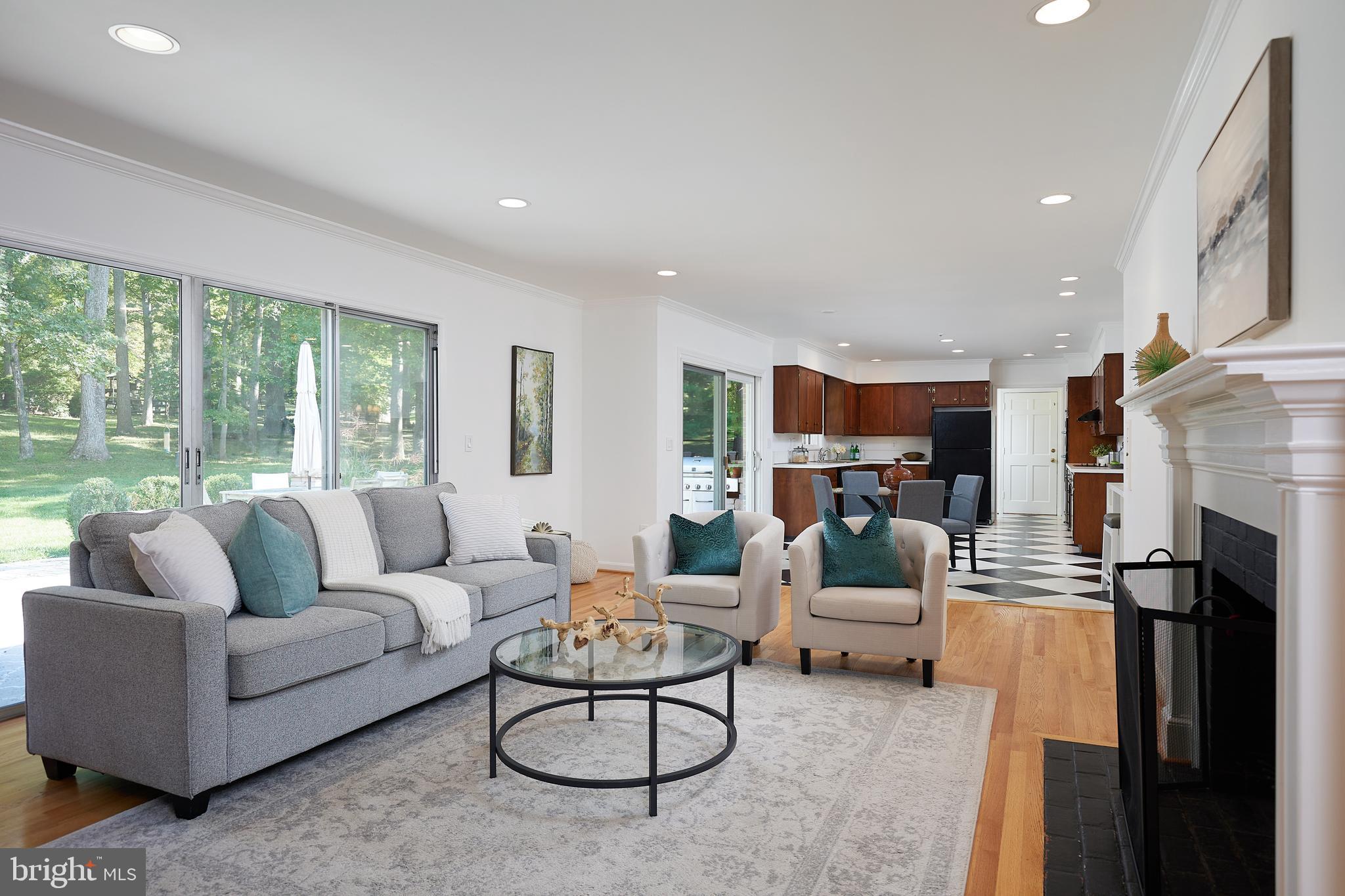 8710 Belmart Road Potomac, MD 20854 - Photo 13 of 56 family/breakfast /kitchen