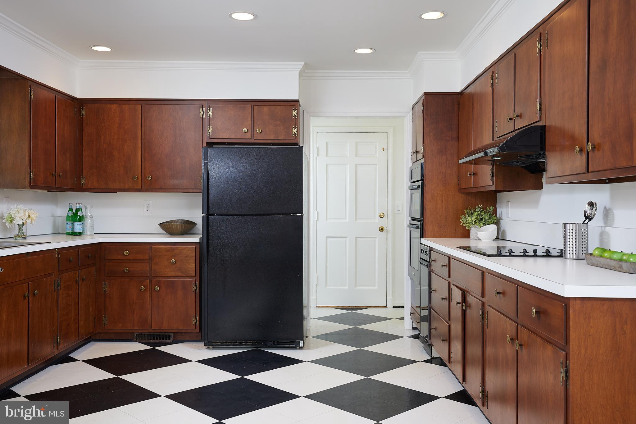 8710 Belmart Road Potomac, MD 20854 - Photo 18 of 56 Kitchen