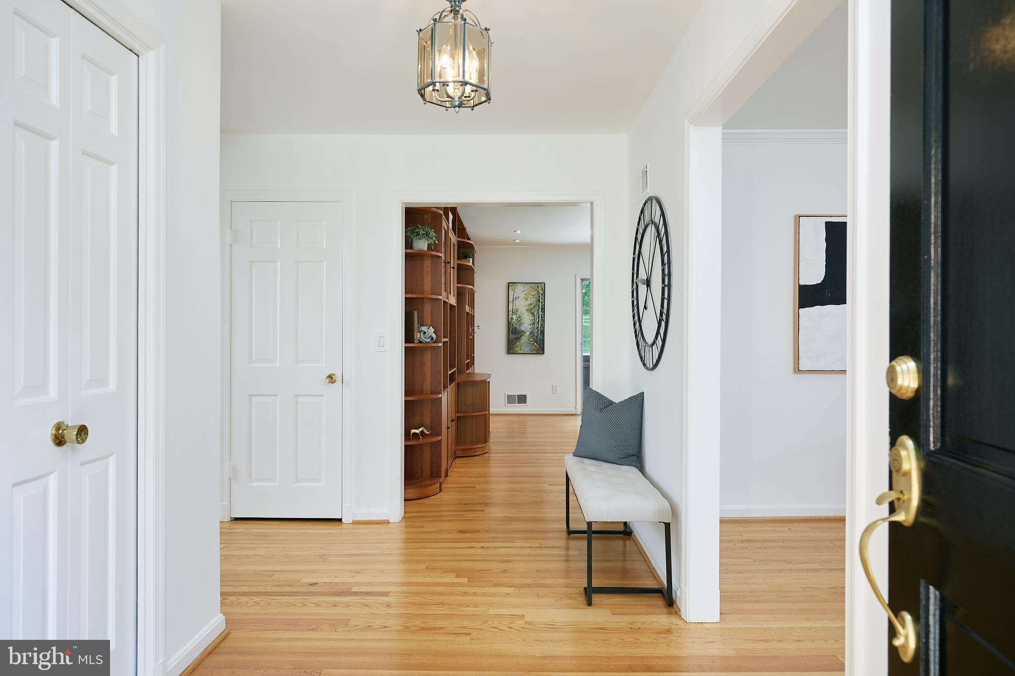 8710 Belmart Road Potomac, MD 20854 - Photo 4 of 56 entry hall