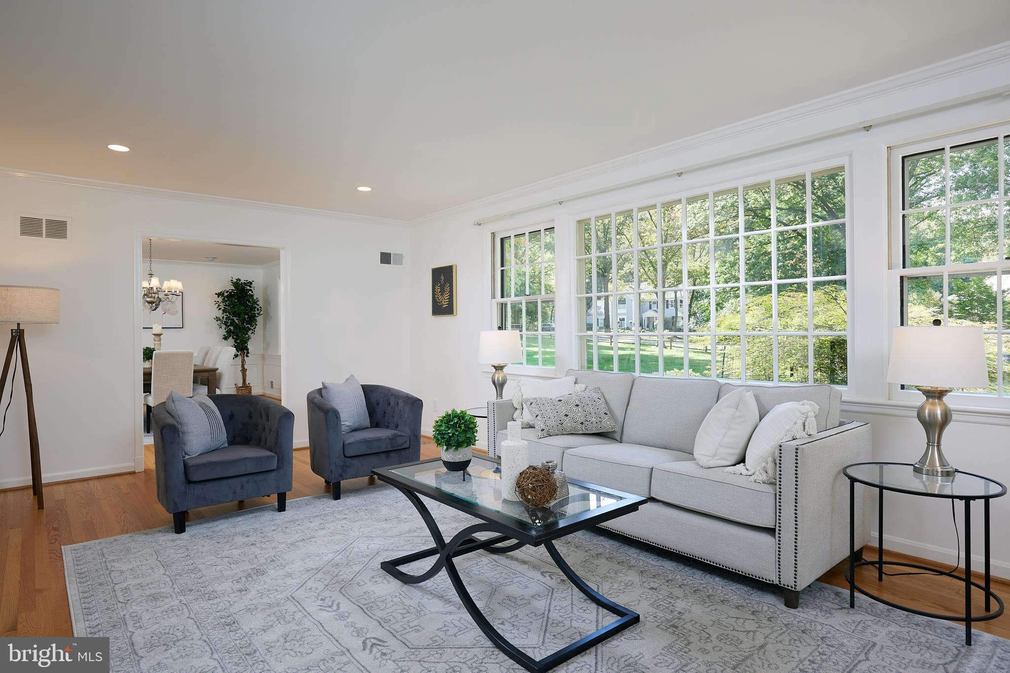 8710 Belmart Road Potomac, MD 20854 - Photo 5 of 56 Living Room