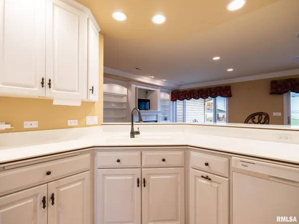 $365,000 | 414 Harbor Pointe Drive, East Peoria, IL 61611