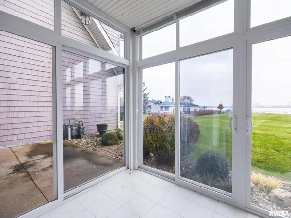 $365,000 | 414 Harbor Pointe Drive, East Peoria, IL 61611