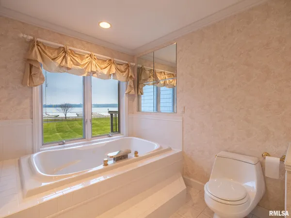 $365,000 | 414 Harbor Pointe Drive, East Peoria, IL 61611