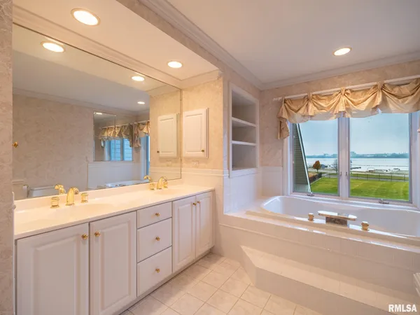 $365,000 | 414 Harbor Pointe Drive, East Peoria, IL 61611