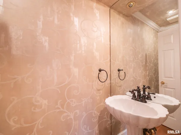 $365,000 | 414 Harbor Pointe Drive, East Peoria, IL 61611