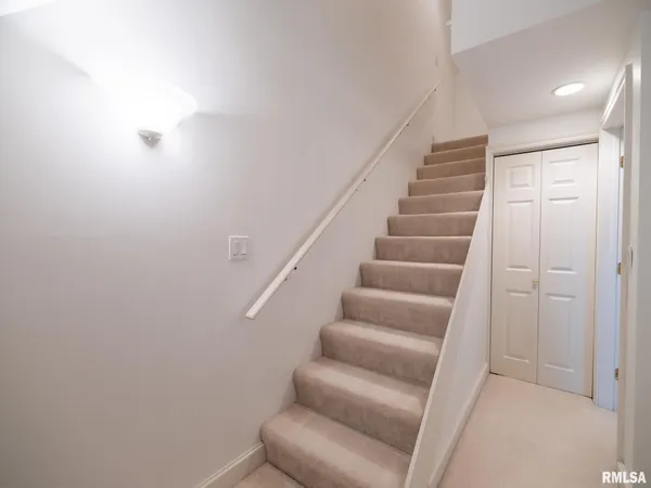 $365,000 | 414 Harbor Pointe Drive, East Peoria, IL 61611