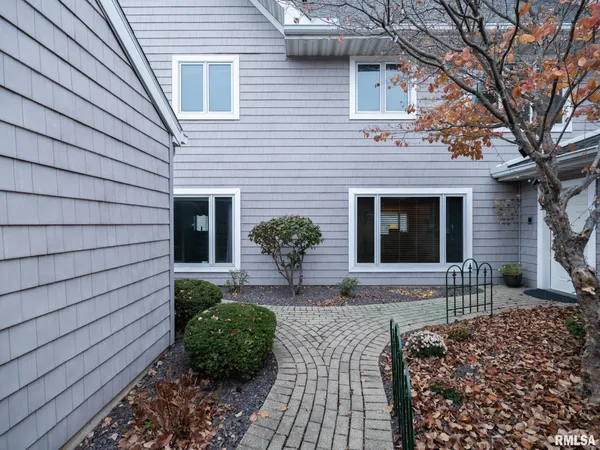 $365,000 | 414 Harbor Pointe Drive, East Peoria, IL 61611