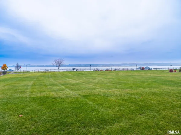 $365,000 | 414 Harbor Pointe Drive, East Peoria, IL 61611